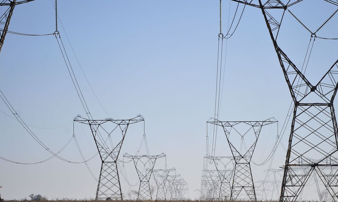 Linhas de transmissão de energia, energia elétrica