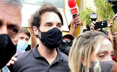 Dr. Jairinho, namorado de Monique Medeiros da Costa e Silva, mãe do menino Henry Borel,  sae da Delegacia de Polícia da Barra da Tijuca(16ªDP) após prestar depoimento sobre a morte do menido de 4 anos.