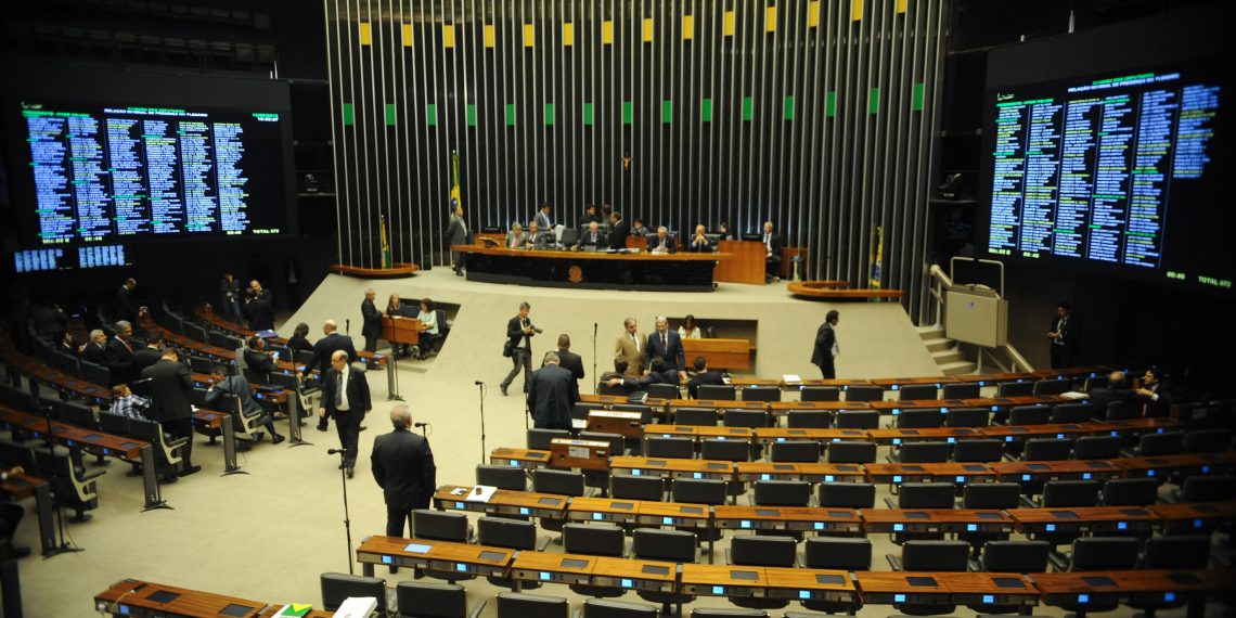 Brasília  Plenário da Câmara dos Deputados durante sessão extraordinária convocada para analisar a MP dos Portos, segue vazio.