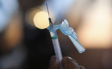 O Distrito Federal começou a vacinar pessoas com 49 anos a partir de hoje. A vacinação contra a Covid-19 começou no dia 19 de janeiro e o DF já  recebeu 1.455.070 doses de imunizantes.