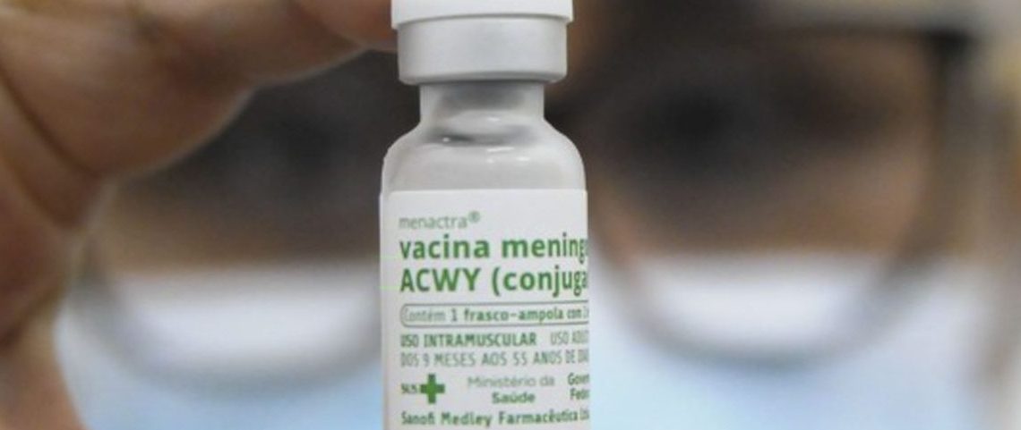 vacinação contra meningite