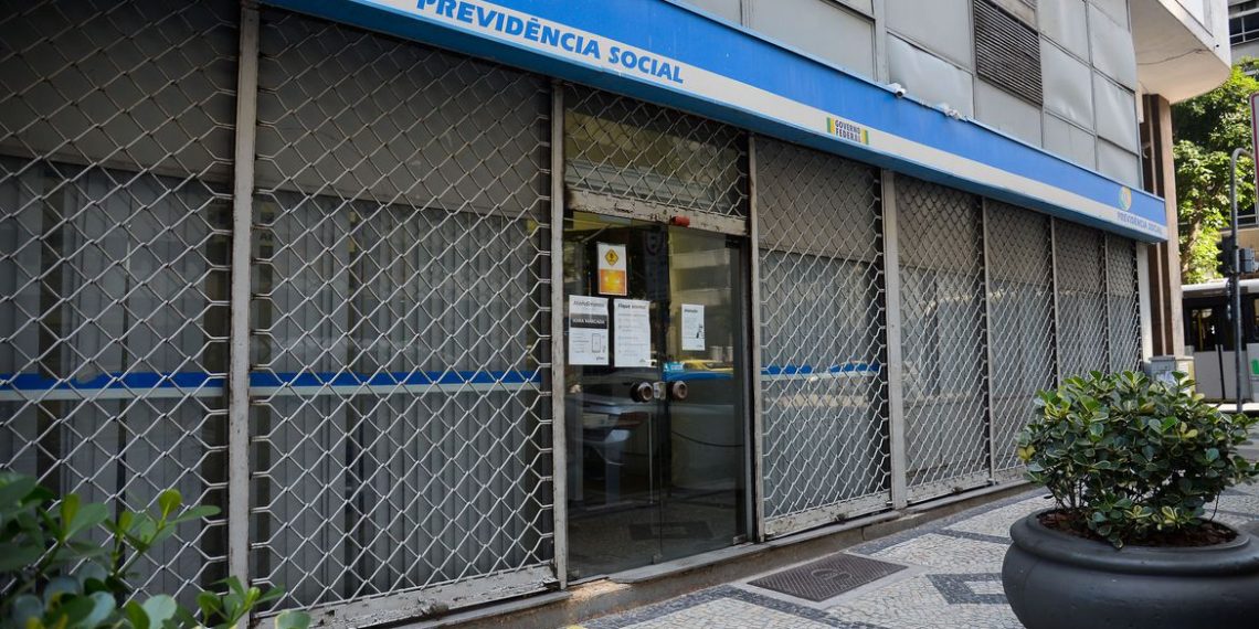 Instituto Nacional do Seguro Social (INSS) volta atendimento presencial nas agências.