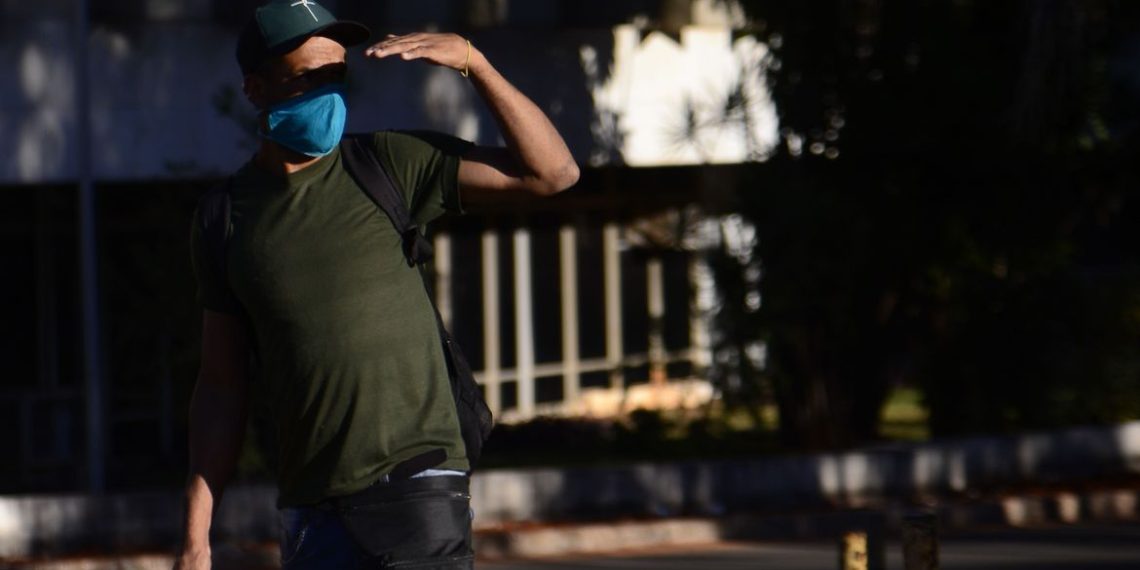 O uso de máscaras como medida de prevenção contra o coronavírus é obrigatório no Distrito Federal desde o dia 30 de abril