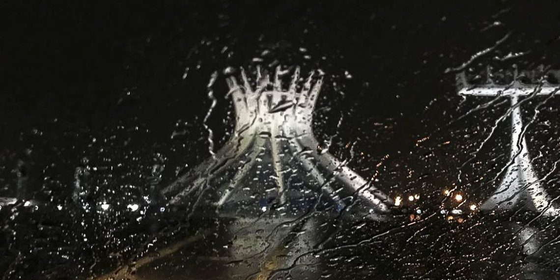 Chuva em Brasília na noite desta segunda-feira