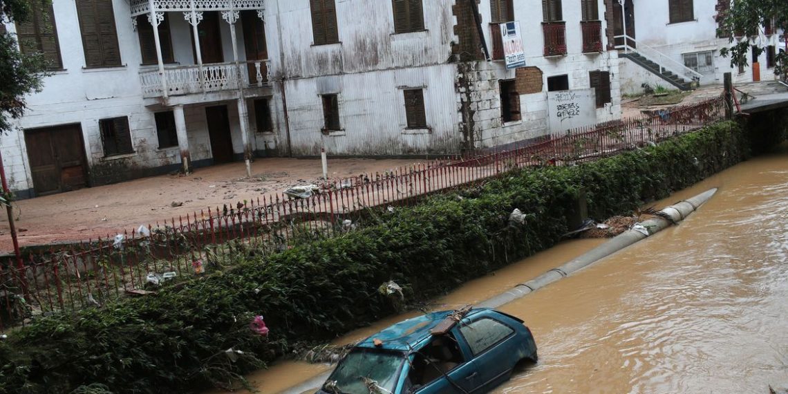 2022-02-16t114726z_2_lynxmpei1f0hy_rtroptp_4_brazil-flood