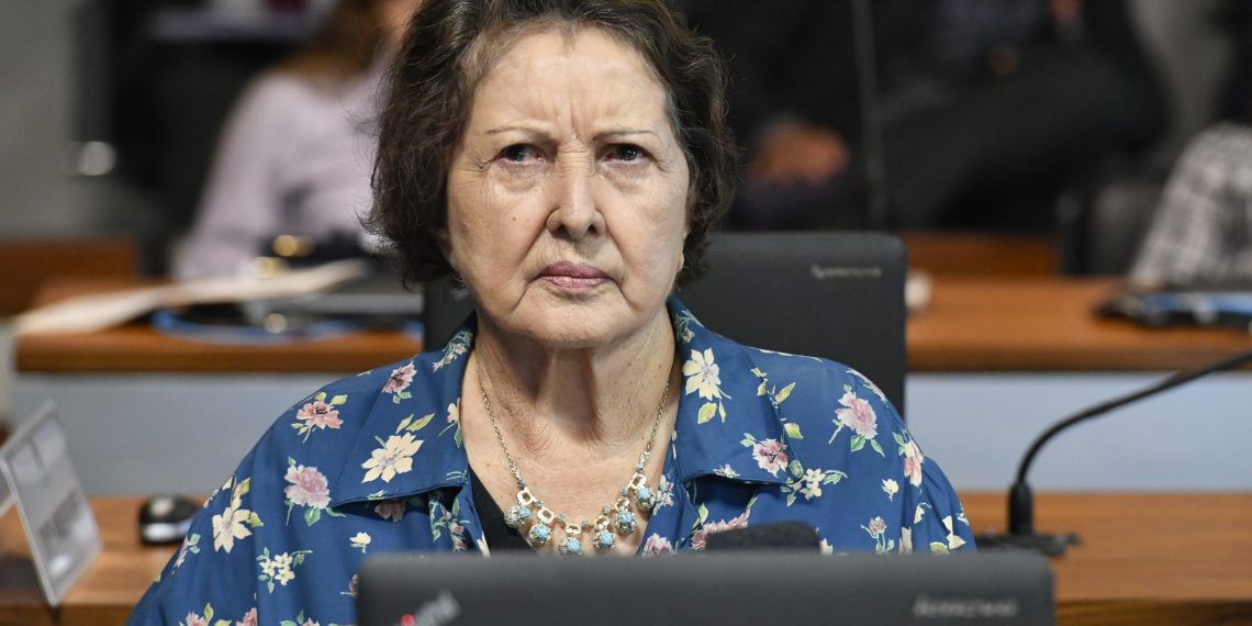 Comissão de Assuntos Sociais (CAS) realiza: 1ª Parte: apreciação das emendas ao PLOA 2019; 2ª Parte: deliberativa com 16 itens, entre eles, o PLC 65/2016, que regulamenta sistema de controle de pragas urbanas. 

À bancada, senadora Maria do Carmo Alves (DEM-SE).

Foto: Geraldo Magela/Agência Senado