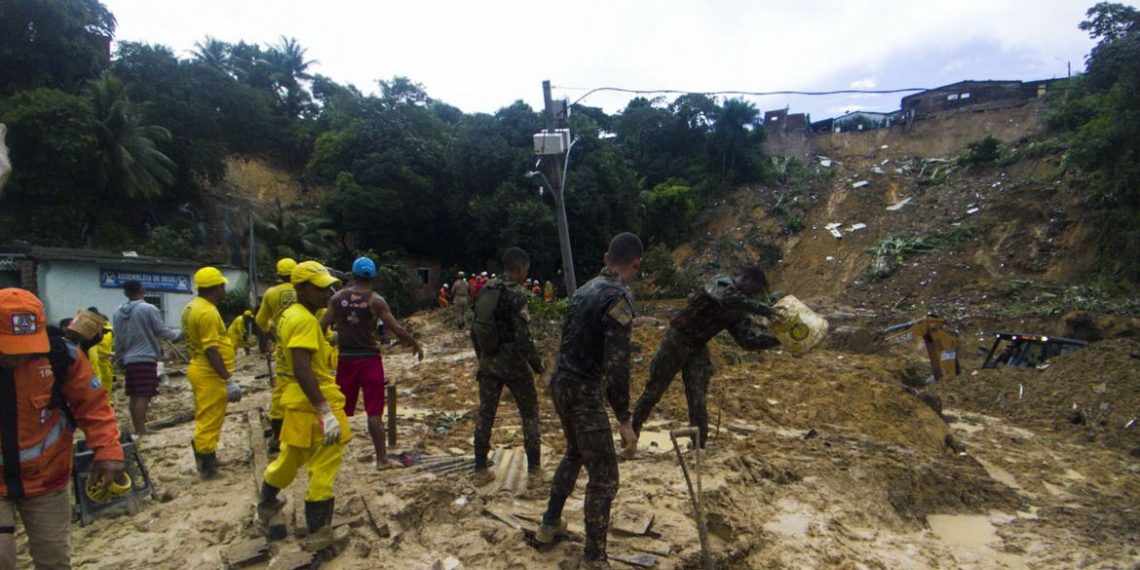 Bairro de Jardim Monteverde, região limítrofe entre Recife e Jaboatão dos Guararapes, atingido pelas fortes chuvas na Região Metropolitana do Recife