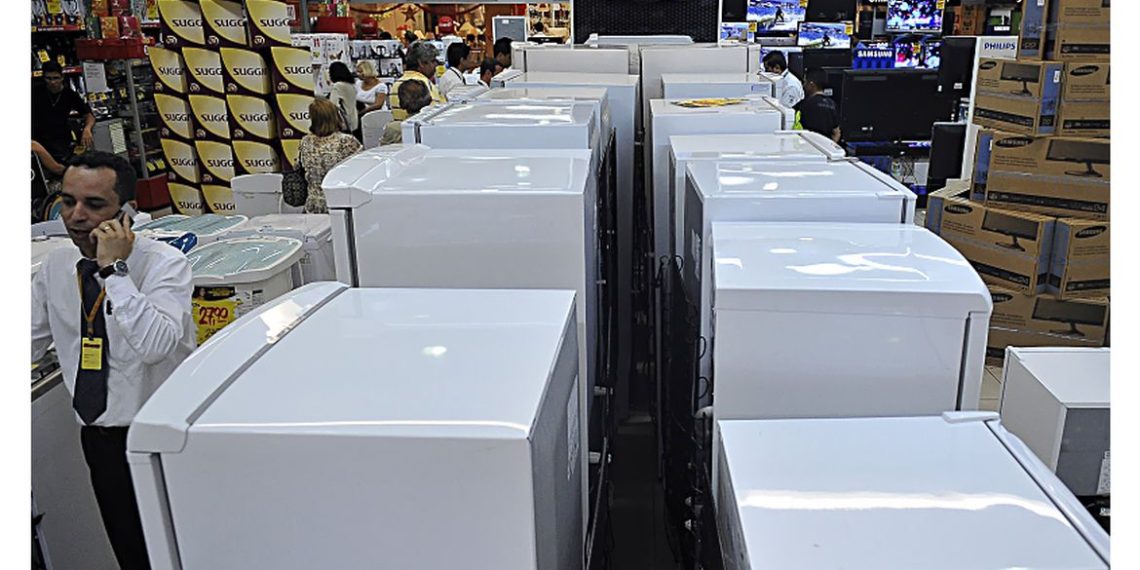 Governo reduz IPI de eletrodomésticos da linha branca, geladeiras; comércio