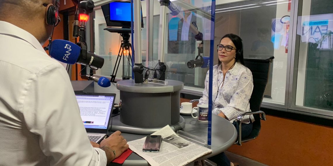 Delegada_Danielle_FanFM