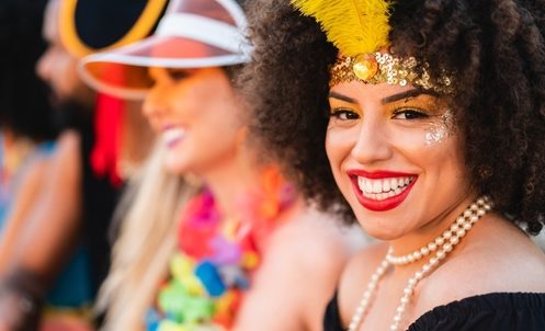 Carnaval,In,Brasil,,Portrait,Of,Pretty,Woman,Smiling,At,Brazilian