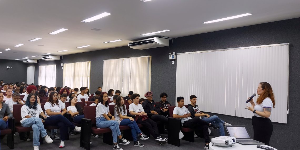 Palestra Mulheres na Ciência no Colégio Atheneu (4)