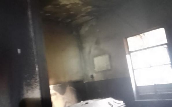 thumbe-incendio-atinge-casa_2023-03-10102930