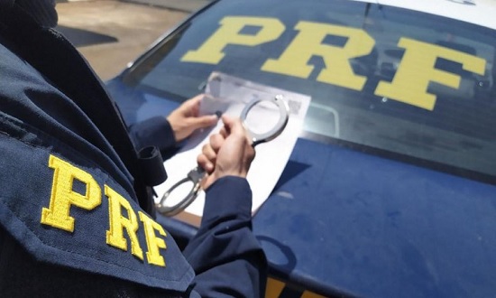 PRF-detem-agressor-foragido-da-Justica-na-BR-235_Foto-PRF_13-02-2023
