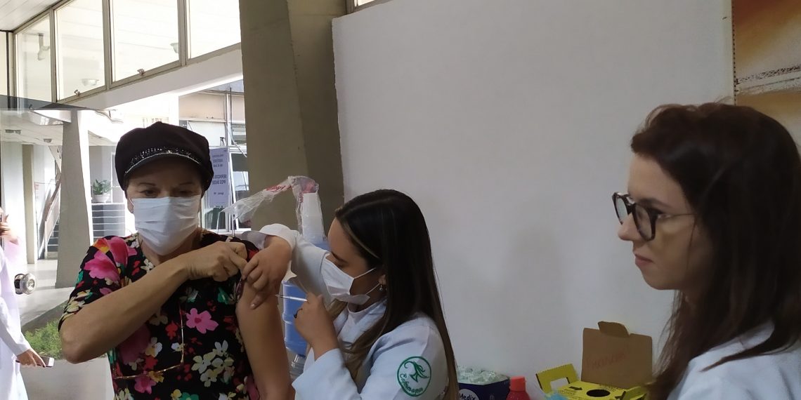 Ana Lúcia tomou vacina e usufruiu de outros serviços do programa Ipes até Você Foto Agecom Ipesaúde Ana Lúcia tomou vacina e usufruiu de outros serviços do programa Ipes até Você Foto Agecom Ipesaúde