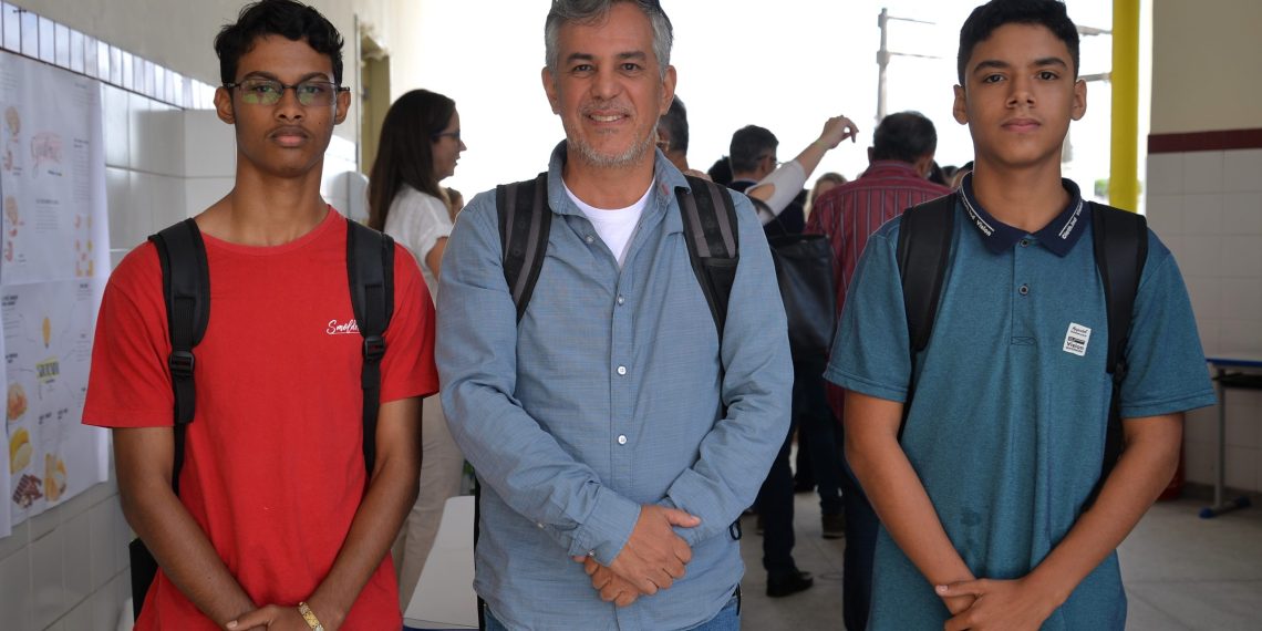 Bolsistas Pibic Jr. Fábio Kauan e Leonam na companhia do orientador Mario José_Maria Odília 27022023