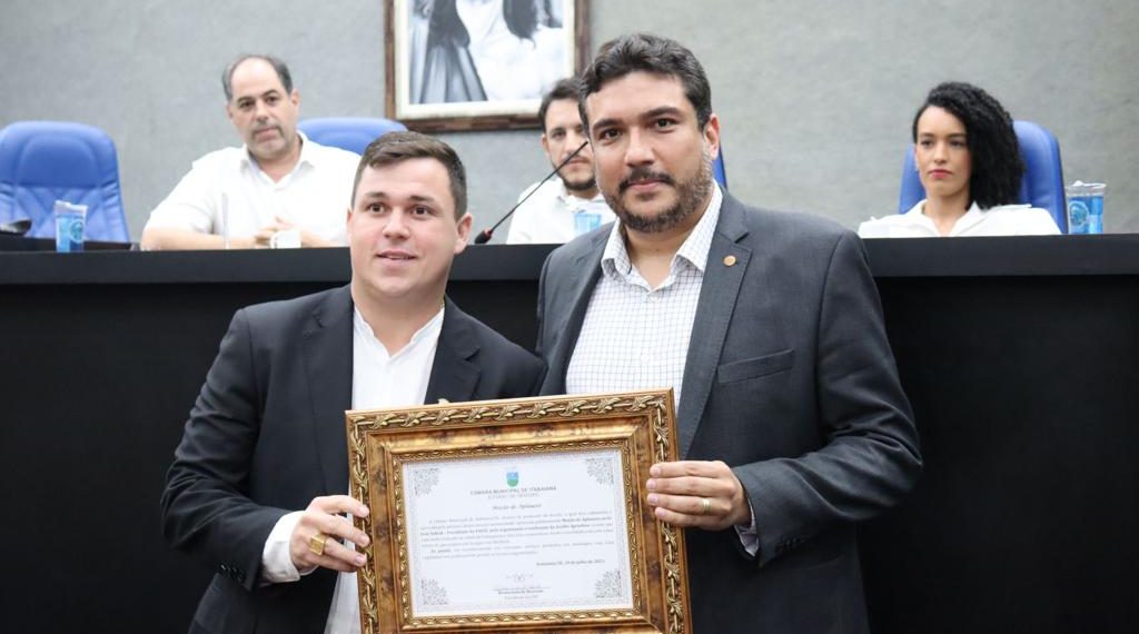 Presidente recebe homenagem na Câmara de Vereadores