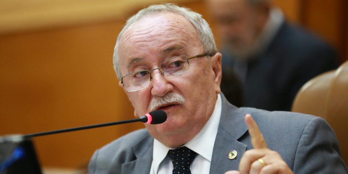Luciano Bispo na Assembleia Legislativa de Sergipe Foto César de Oliveira Agência Alese de Notícias Luciano Bispo na Assembleia Legislativa de Sergipe Foto César de Oliveira Agência Alese de Notícias