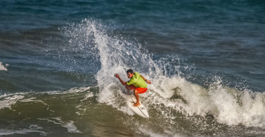 MATÉRIA - Sergipe tem áreas propícias para o surfe com potencial turístico
