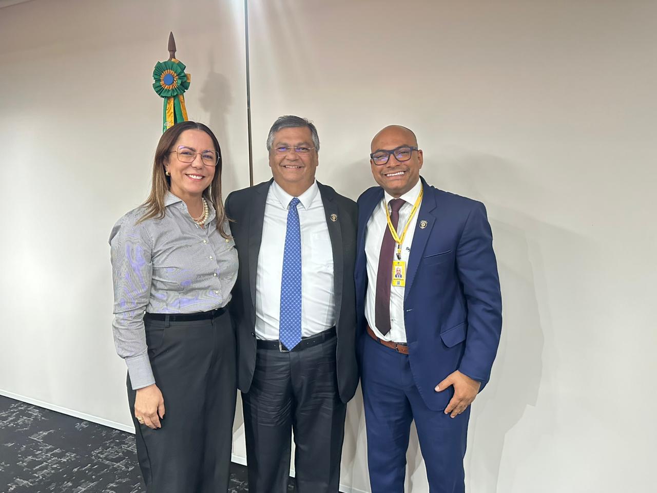 Deputada federal Katarina Feitoza, ministro da Justiça Flávio Dino e presidente da Cobrapol, Adriano Bandeira