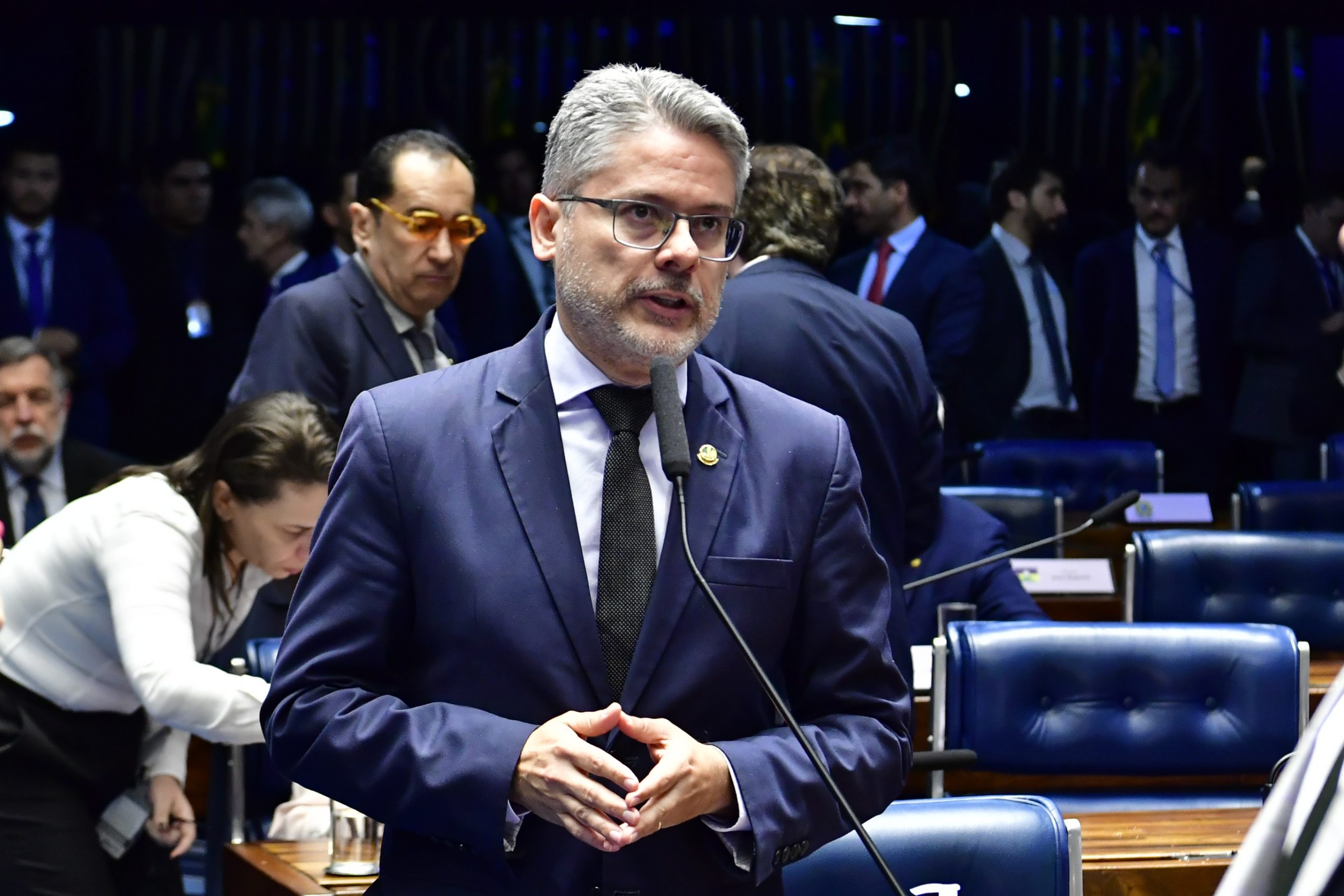 Plenário do Senado Plenário do Senado Federal durante sessão deliberativa ordinária. Ordem do dia.
Na pauta, o PLP 23/2019 que altera a Lei do Simples (Lei Complementar 123, de 2006) para incluir as empresas de suporte, análises técnicas e tecnológicas, pesquisa e desenvolvimento de nanotecnologia entre aquelas que podem optar por aderir ao regime tributário simplificado.
Em pronunciamento, à bancadA, senador Alessandro Vieira (MDB-SE).
Foto: Waldemir Barreto/Agência Senado