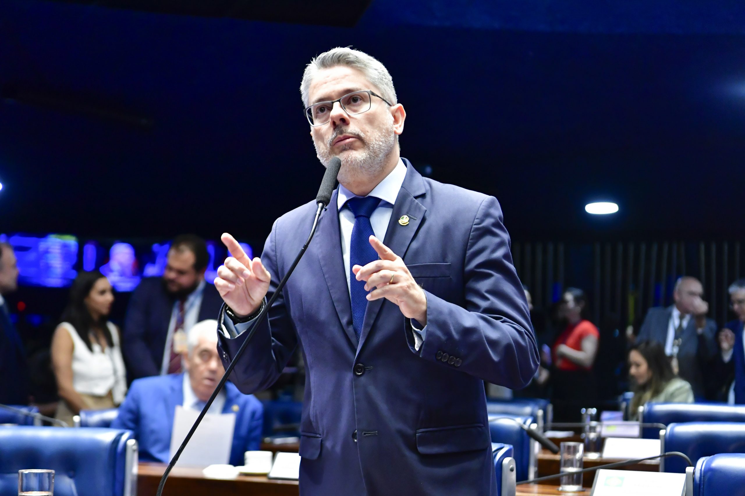 Plenário do Senado Federal durante sessão deliberativa ordinária. 

Na ordem do dia, PEC 8/2021, que "altera a Constituição Federal para dispor sobre os pedidos de vista, declaração de inconstitucionalidade e concessão de medidas cautelares nos tribunais". 

À bancada, em pronunciamento, senador Alessandro Vieira (MDB-SE). 

Foto: Waldemir Barreto/Agência Senado