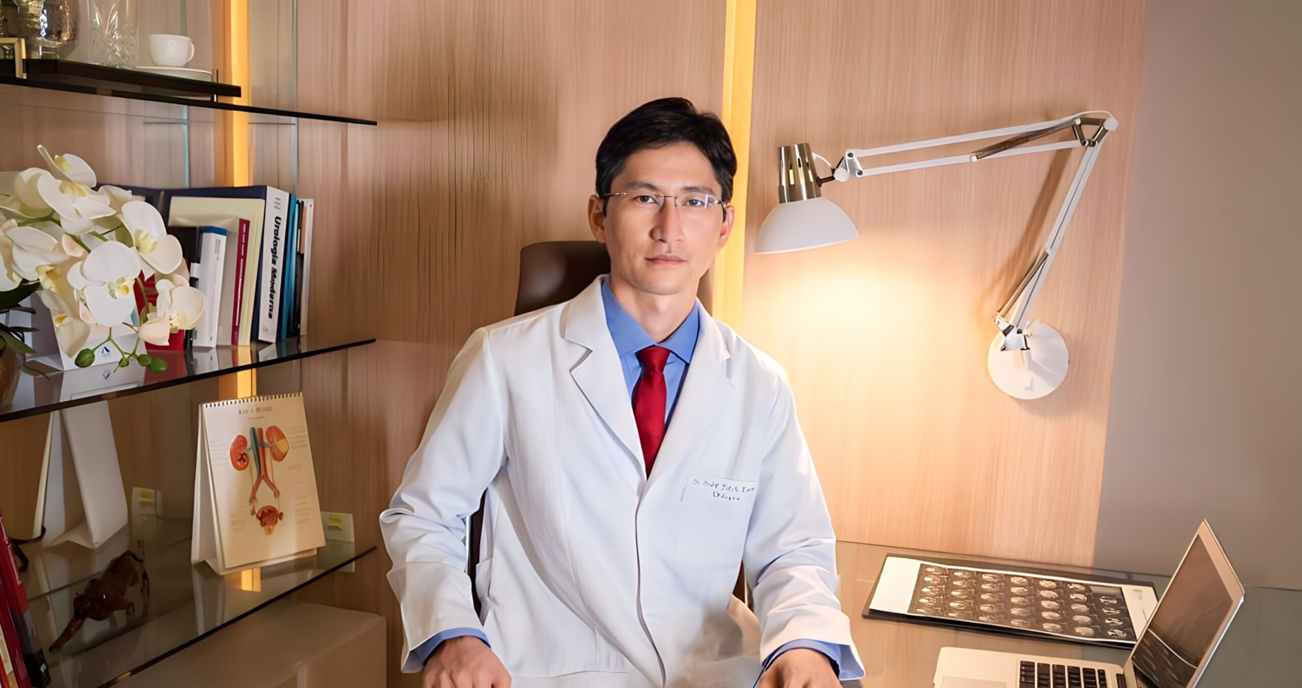 DR ANDRÉ YOICHI UROLOGISTA E CIRURGIÃO