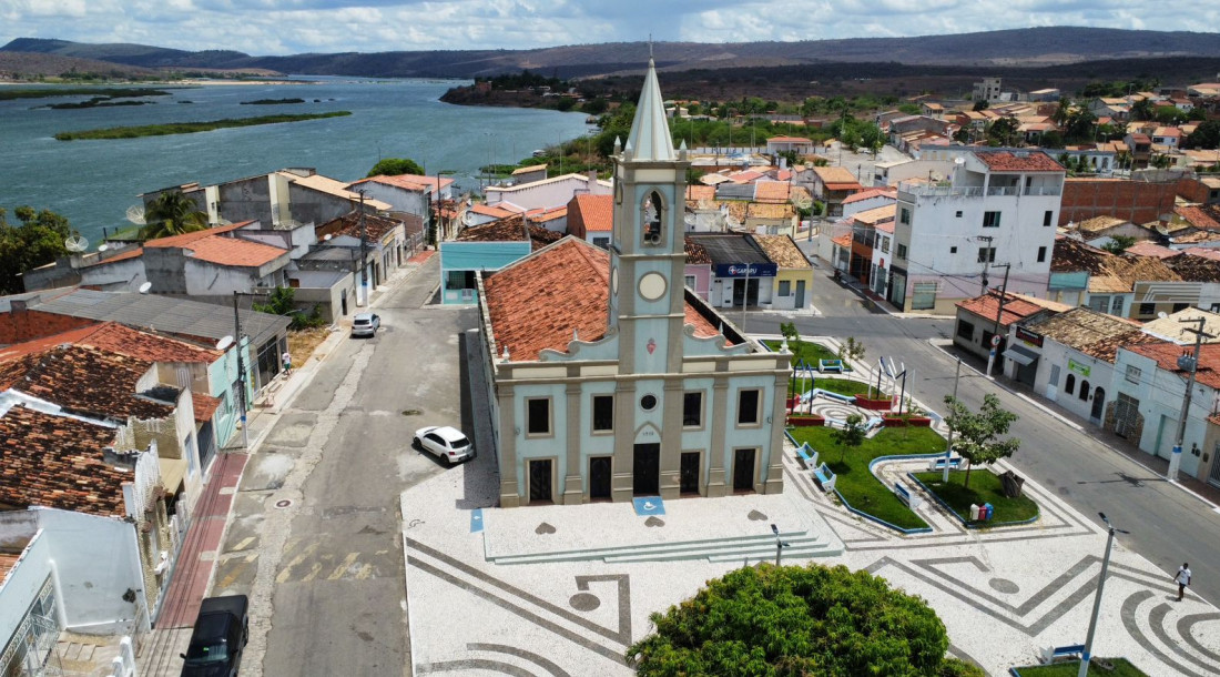 slide_8ecde644afb813f018f88972abbde0d0