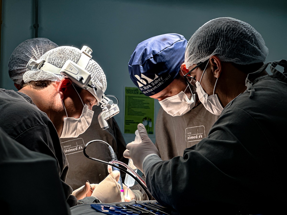 cirurgioesbucomaxilo_saladecirurgia