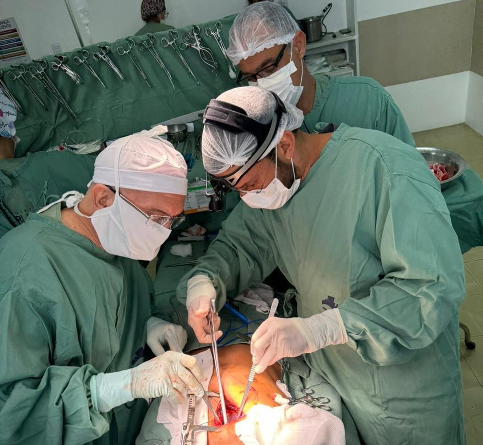Equipe de Cirurgia Cardiovascular em ação