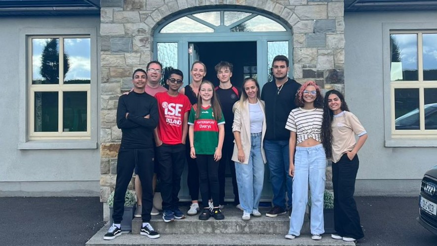 Alunos encontram família anfitriã em Waterford na Irlanda