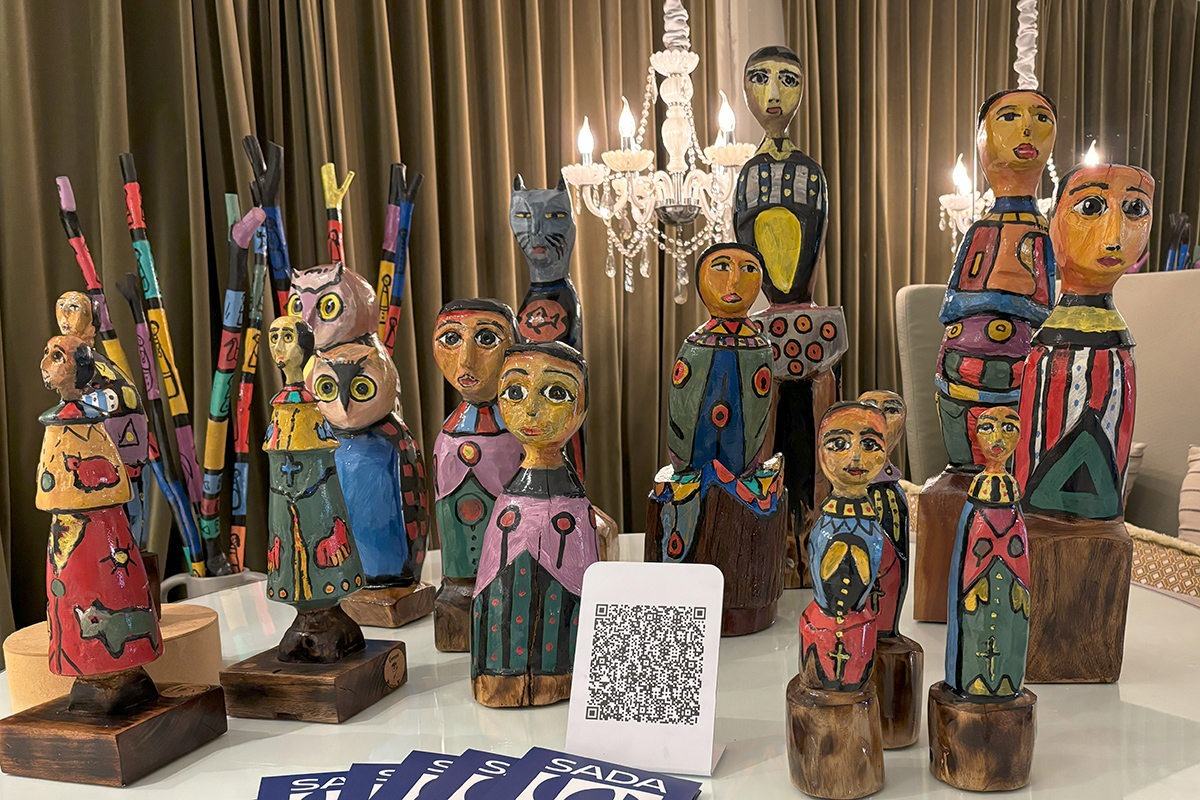 Esculturas são uns dos destaques da exposição de Anselmo Rodrigues