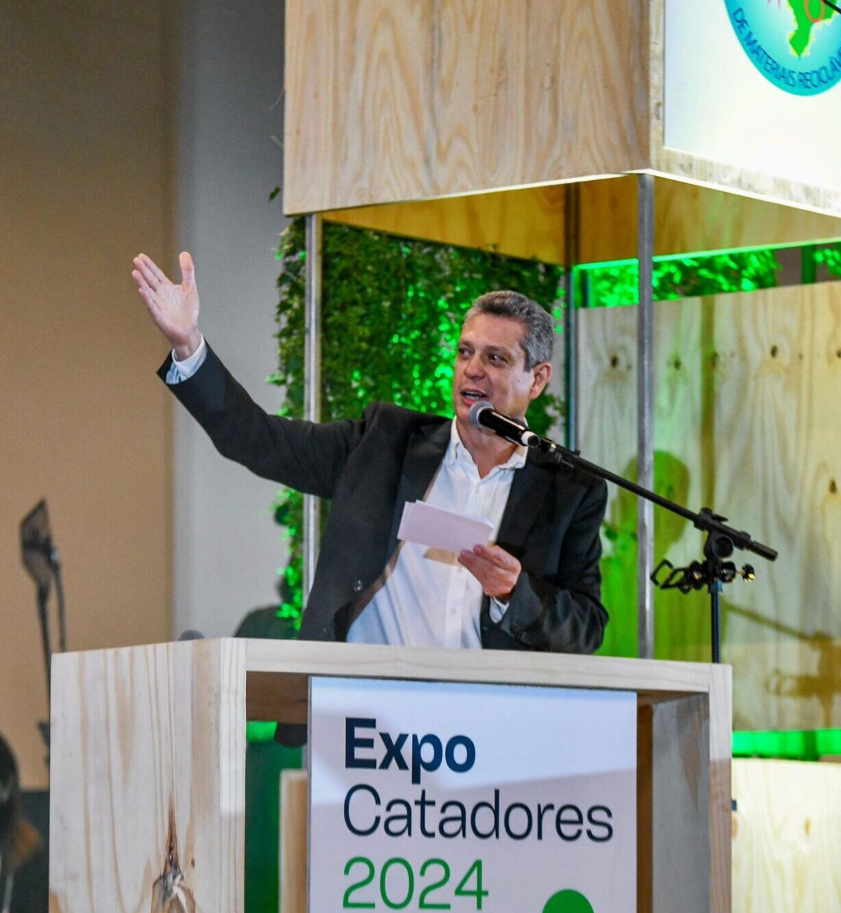 ministro-marcio-macedo-participa-da-abertura-da-expocatadores-em-sao-paulo-1229x1536