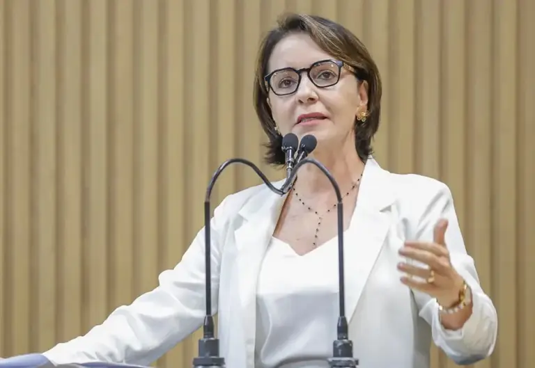 Emilia-Correa-II-768x529.jpg