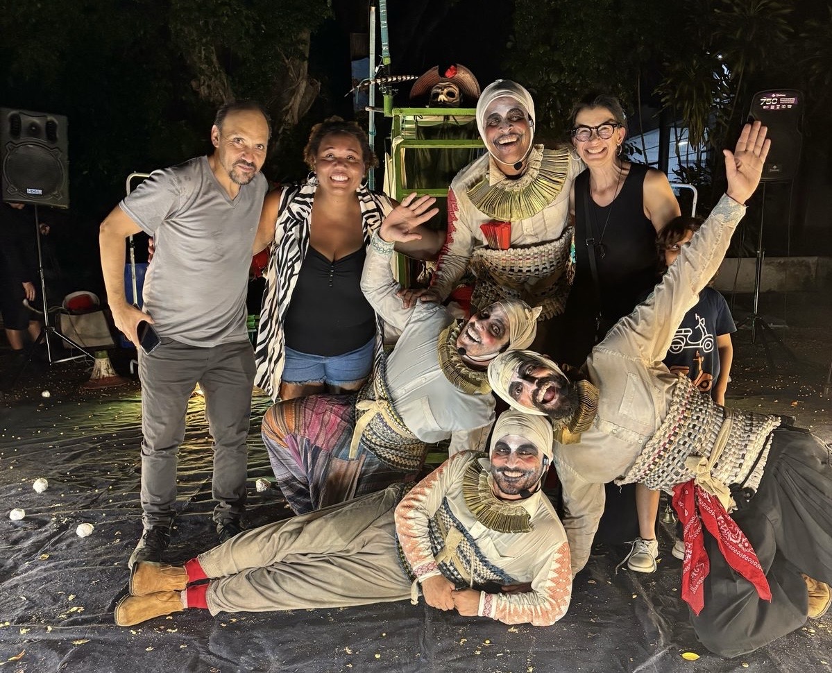 Gonzalo Callejas_e_Alice_Guimaraes_doTeatroLosAndes_com_atores_do_Boca_de_Cena_Foto_Divulcacao