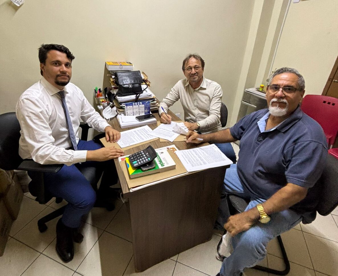 Luan Almeida, presidente do Sindicato dos Comerciários, Ronildo Almeida, presidente da Fecomse, e presidente do Sincomactintas-SE, Robson Pereira