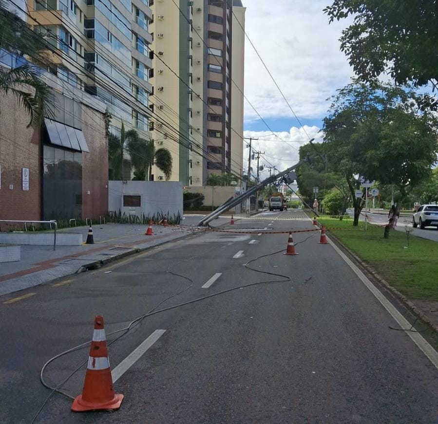 colisao_poste_julho (1)