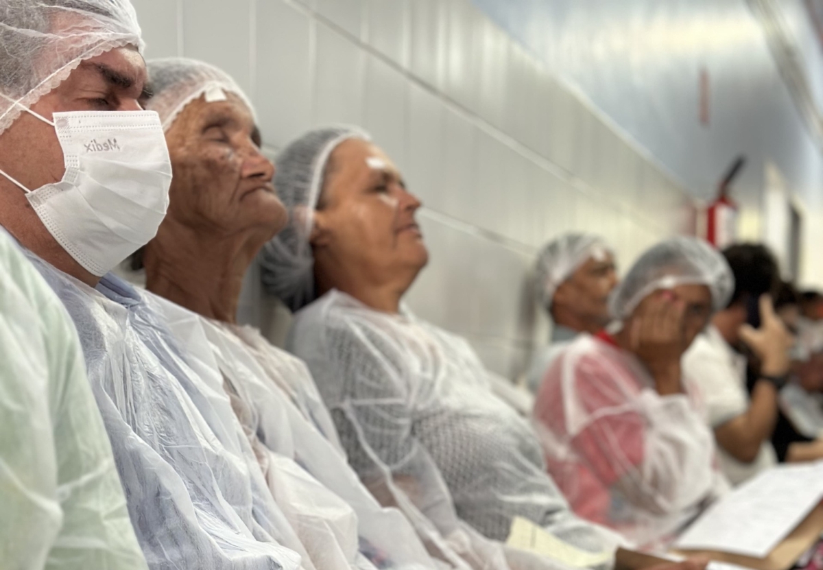 Ação possibilita que os pacientes voltem a enxergar, permitindo-lhes retomar a rotina