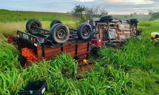 Acidente-em-Pedra-Mole-deixa-uma-vitima-fatal-em-capotamento-de-carroceria-foto-corpo-de-bombeiros