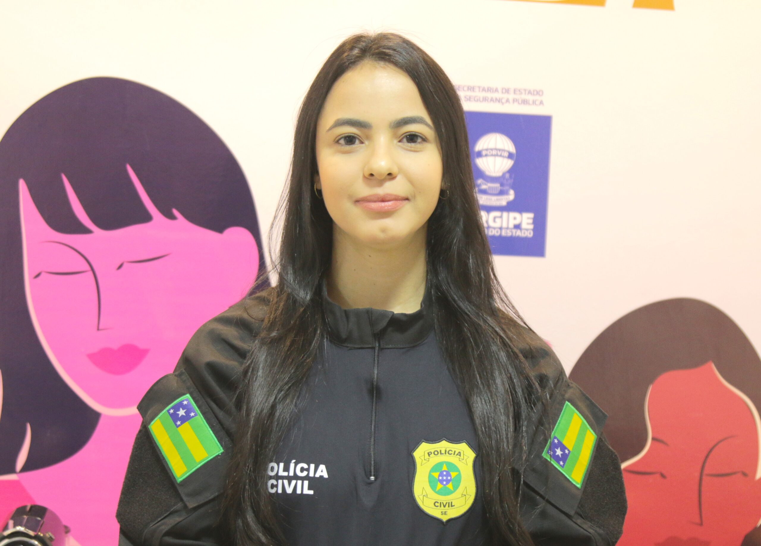 OFICIAL INVESTIGADORA CARINE QUEIROZ