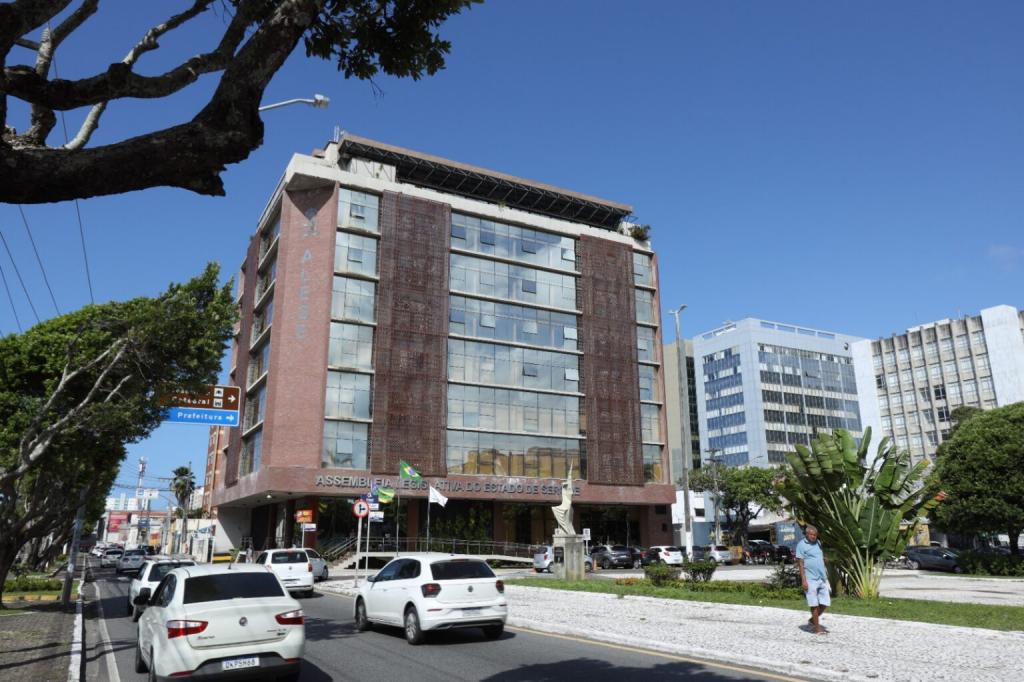 alesee1 (1) alesee1 (1)