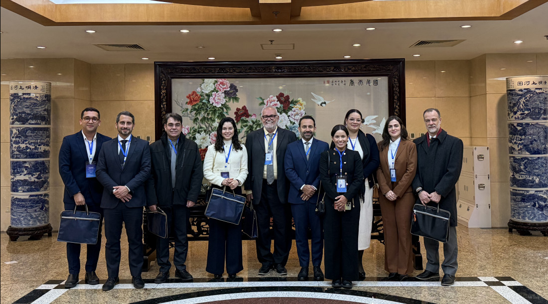 slide_16bd2186d34f05601469c0174071caf3