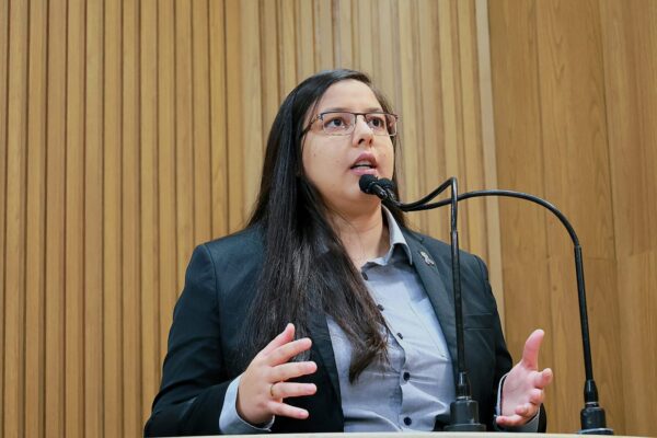 Thannata-da-Equoterapia-Luanna-Pinheiro-CMA-e1762464794968