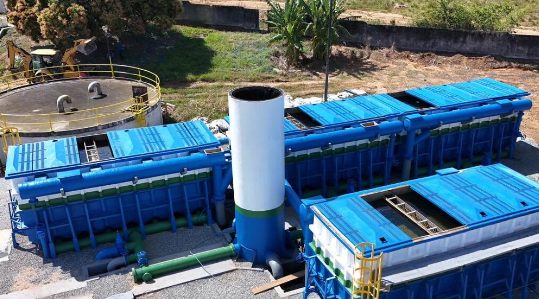 slide_a24ea3a44dfcf3134b18feebb1cafa20