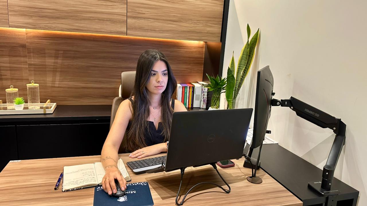 Advogada trabalhista Rammony Aragão