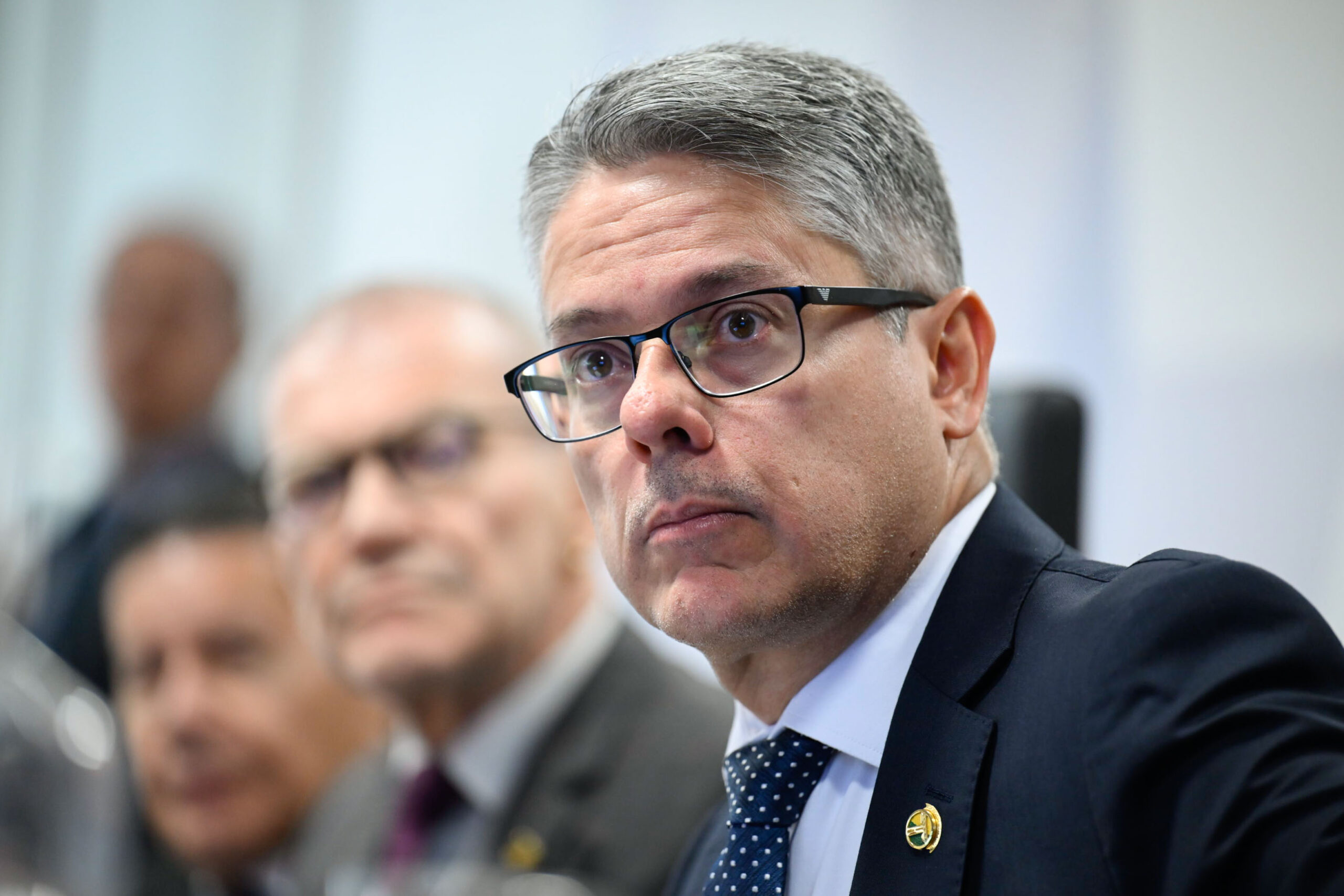 CPI do Crime Organizado (CPICRIME) realiza oitiva de jornalista investigativa e fundadora do Instituto Fogo Cruzado.


A CPI apura suspeitas de lavagem de dinheiro e uso do comércio de joias para movimentar recursos de facções, além de avaliar a eficácia das políticas públicas de combate à lavagem de dinheiro no País. 

A finalidade da comissão é apurar a atuação, expansão e o funcionamento de organizações criminosas no território brasileiro, em especial de facções e milícias, de modo a permitir a identificação de soluções adequadas para o seu combate, especialmente por meio do aperfeiçoamento da legislação atualmente em vigor. 

Em foco, à mesa, relator da CPICRIME, senador Alessandro Vieira (MDB-SE). 

Foto: Andressa Anholete/Agência Senado