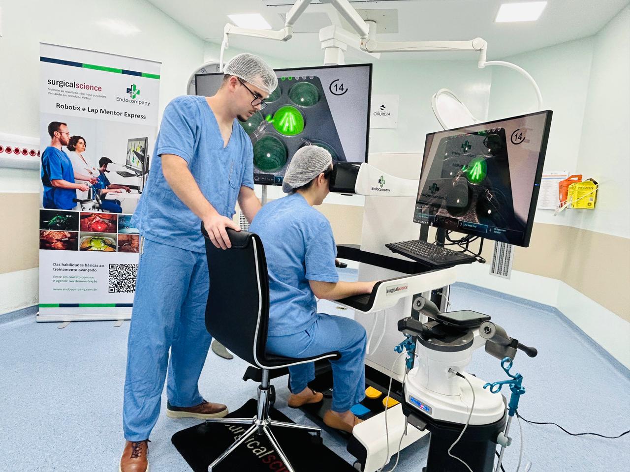 Workshop cirúrgico com simulador de robótica no Hospital de Cirurgia (1)