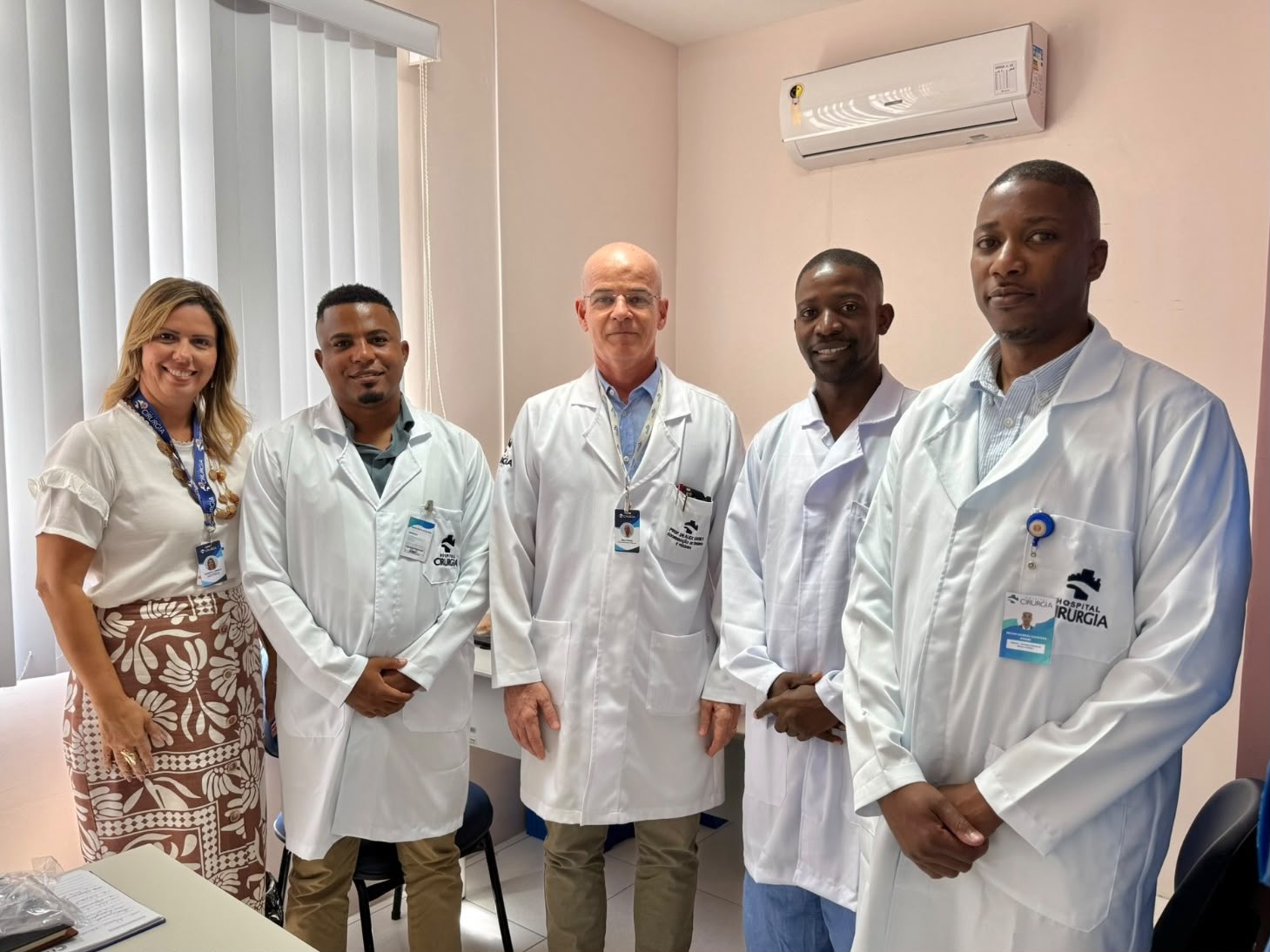 Equipe do Cirurgia com parte dos médicos angolanos